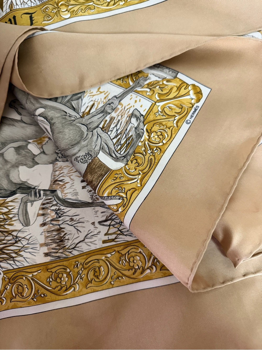 Hermes L’hiver Silk Scarf. - Picture 6 of 16